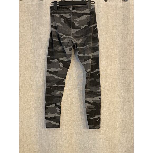 Garage Women’s Black Gray Camouflage Leggings Size Small - Picture 2 of 3